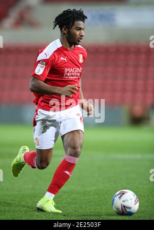 Swindon Town's Akinwale Odimayo durante la partita Sky Bet League uno al Energy Check County Ground, Swindon. Foto Stock