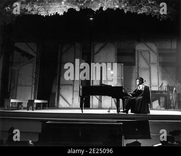 JAMES CAGNEY come George M. Cohan in YANKEE DOODLE DANDY 1942 regista MICHAEL CURTIZ Warner Bros Foto Stock