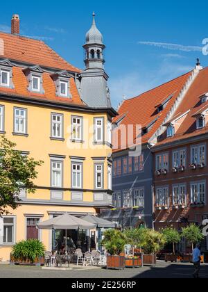 Costruzione di case della città vecchia con tradizionali strutture in legno alla piazza Neumarkt. La città medievale e le terme di Bad Langensalza in Turingia. Europa, Centro Foto Stock