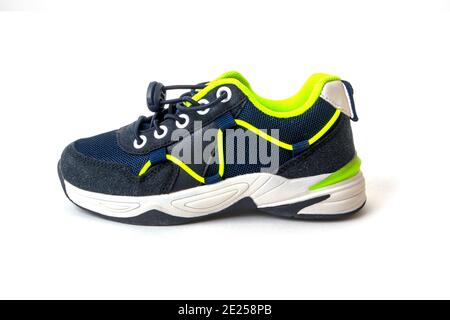 Paio di sneaker sportive blu scuro per bambini ragazzo Foto Stock