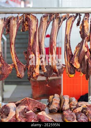 Osch-Bazaar, macelleria. La capitale Bishkek . Asia, Asia centrale, Kirghizistan Foto Stock