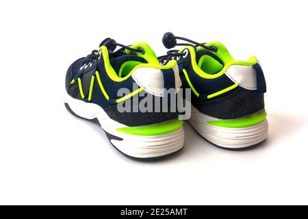 Paio di sneaker sportive blu scuro per bambini ragazzo Foto Stock