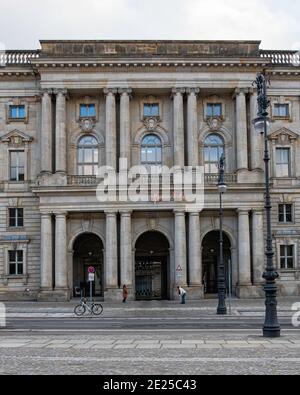 Berlino, Mitte. Hanns Eisler accademia di musica, neobarocco elencati Neuer Marstall (nuove scuderie) di un palazzo situato sulla Schlossplatz sull isola dei musei. Foto Stock