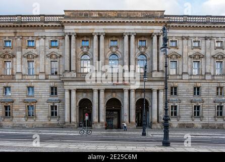 Berlino, Mitte. Hanns Eisler accademia di musica, neobarocco elencati Neuer Marstall (nuove scuderie) di un palazzo situato sulla Schlossplatz sull isola dei musei. Foto Stock