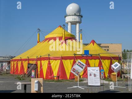 Zirkus Cabuwazi, Tempelhofer Feld, Tempelhof, Tempelhof-Schöneberg, Berlino, Germania Foto Stock