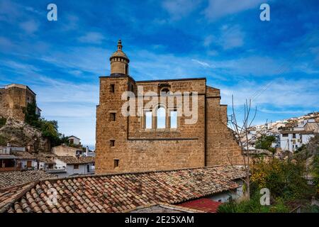 Vista delle rovine della chiesa di Santa Maria - Cazorla, Jaen, Andalusia, Spagna, Europa Foto Stock