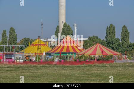 Zirkus Cabuwazi, Tempelhofer Feld, Tempelhof, Tempelhof-Schöneberg, Berlino, Germania Foto Stock