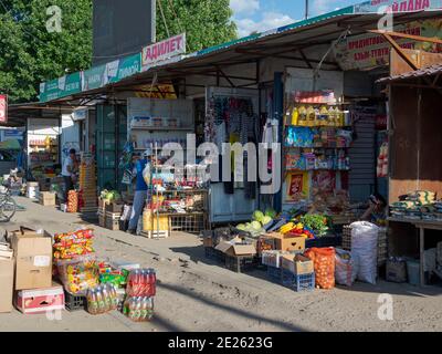 Il mercato tradizionale. Città talas nel Tien Shan o le montagne paradisiache. Asia, Asia centrale, Kirghizistan Foto Stock