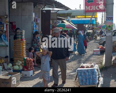 Il mercato tradizionale. Città talas nel Tien Shan o le montagne paradisiache. Asia, Asia centrale, Kirghizistan Foto Stock