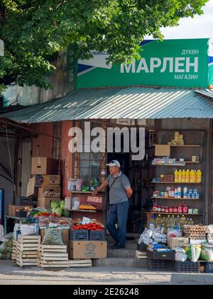 Il mercato tradizionale. Città talas nel Tien Shan o le montagne paradisiache. Asia, Asia centrale, Kirghizistan Foto Stock