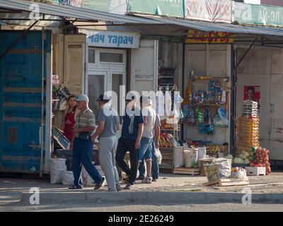 Il mercato tradizionale. Città talas nel Tien Shan o le montagne paradisiache. Asia, Asia centrale, Kirghizistan Foto Stock