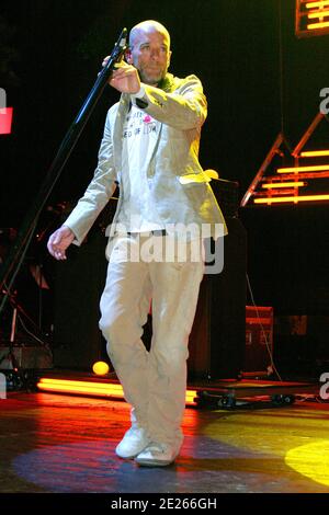 REM in concerto alla Brixton Academy di Londra, Regno Unito. 24 giugno 2003 Foto Stock