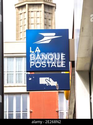 Le Havre, Francia: Cartello la Banque Postale. La Banque postale è una banca francese, creata il 1° gennaio 2006 come filiale di la Poste Foto Stock