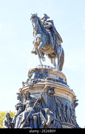 Statua di George Washington sulla fontana Washington Monument a Philadelphia, Stati Uniti. Situato all'Eakins Oval, vicino al Museo d'Arte di Philadelphia, Foto Stock