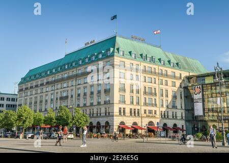 Hotel Adlon, Pariser Platz, nel quartiere Mitte di Berlino, Deutschland Foto Stock