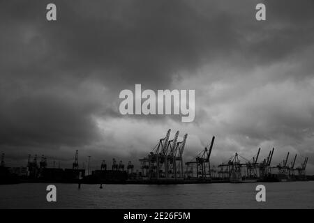 Eindrücke aus dem Hamburger Containerhafen Foto Stock