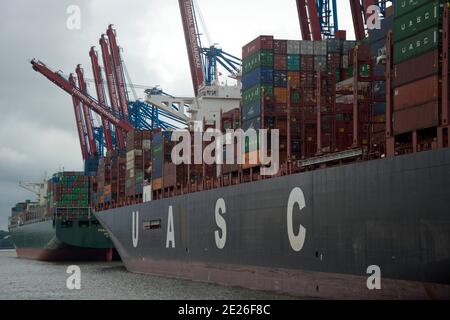 Eindrücke aus dem Hamburger Containerhafen Foto Stock