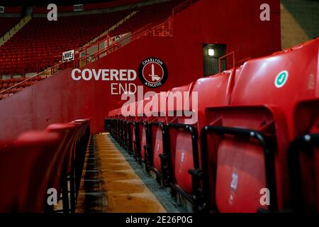 LONDRA, INGHILTERRA. 12 GENNAIO UNA vista generale dei posti vuoti all'interno dello stadio prima della partita Sky Bet League 1 tra Charlton Athletic e Rochdale alla Valley, Londra, martedì 12 gennaio 2021. (Credit: Juan Gasparini | MI News) Credit: MI News & Sport /Alamy Live News Foto Stock