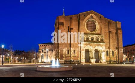 La Basilica di San Sernin illuminata di notte, a Tolosa, in alta Garonna, in occitanie, Francia Foto Stock