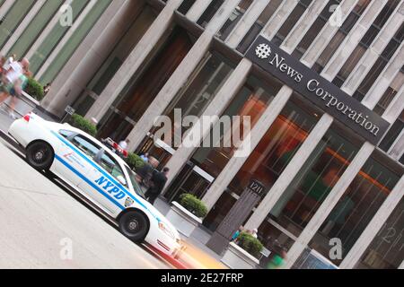 Esterno della torre dell'ufficio 'News Corp' Corporation presso 1211Avenue of the Americas a New York, NY il 20 luglio 2011. Foto di Charles Guerin/ABACAPRESS.COM Foto Stock