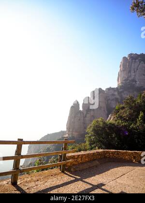 Una moodia e un'alba magica nella montagna di Montserrat Foto Stock