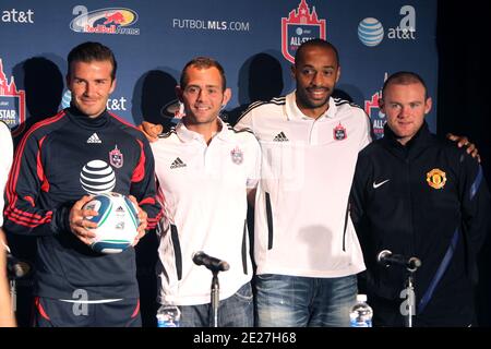 David Beckham con Brad Davis, Thierry Henry e Wayne Rooney di Manchester United si pongono alla conferenza stampa MLS All-Star Game del 2011 presso l'All-Star HUB di New York il 25 luglio 2011. Il gioco MLS All-Star si disputerà mercoledì 27 luglio 2011 presso la Red Bulls Arena di Harrison, New Jersey. Foto di Charles Guerin/ABACAPRESS.COM Foto Stock