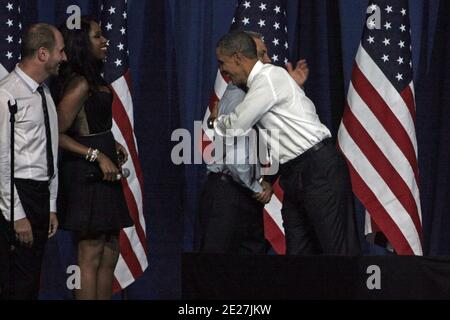 Il presidente Barack Obama incontra Jennifer Hudson, Hercie Hancock e OK Goas che si esibiscono per la sua celebrazione del 50° compleanno e per la raccolta di fondi presso l'Aragon Ballroom di Chicago, USA, il 3 agosto 20112. Foto di Alexandra Buxbaum/ABACAPRESS.COM Foto Stock