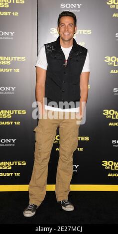 Zachary Levi partecipa alla prima mondiale di '30 minuti o meno' tenutasi al Grauman's Chinese Theatre di Hollywood, Los Angeles, CA, USA il 08 agosto 2011. Foto di Greylock/ABACAPRESS.COM Foto Stock