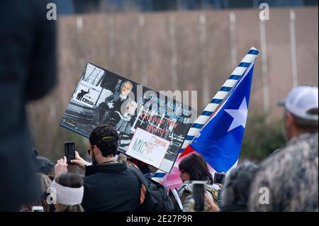 Austin, Texas, Stati Uniti. Speach. 12 gennaio 2021. I manifestanti al di fuori della capitale dello stato del Texas esprimono la libertà di sputare. Austin, Texas. Mario Cantu/CSM/Alamy Live News Credit: CAL Sport Media/Alamy Live News Foto Stock