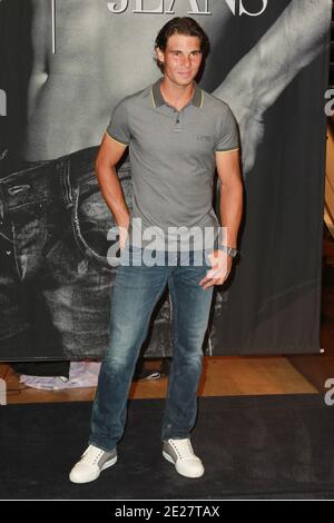 Rafael Nadal rivela la sua nuova campagna pubblicitaria per Armani Jeans in Macy's Herald Square a New York City, NY, USA il 25 agosto 2011. Foto di Elizabeth Pantaleo/ABACAPRESS.COM Foto Stock
