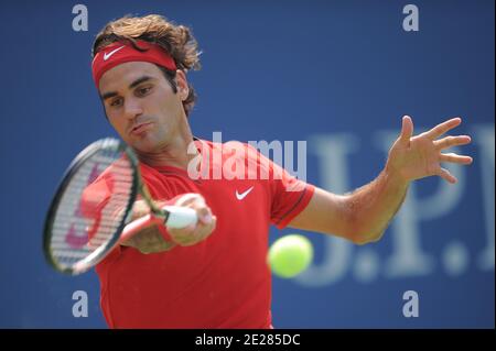 Roger Federer di Suis in azione contro il re Cilico di Marin Croazia durante il giorno 6 al US Open, a Flushing Meadows, New York City, NY, USA, 3 settembre 2011. Foto di Mehdi Taamallah/ABACAPRESS.COM Foto Stock