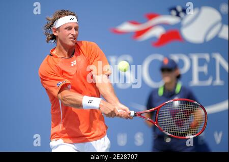 David Nalbandian argentino in azione contro il spagnolo Rafael Nadal durante il giorno 7 al US Open, a Flushing Meadows, New York City, NY, USA il 4 settembre 2011. Foto di Mehdi Taamallah/ABACAPRESS.COM Foto Stock