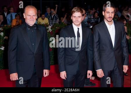 (L-R) attori Lluis Homar, Daniel Bruhl e Alberto Ammann arriveranno per il Red Carpet della prima di 'Evaa' durante il 68° Festival Internazionale del Cinema di Venezia a Palazzo del Casino il 7 settembre 2011 a Venezia, Italia. Foto di Nicolas Genin/ABACAPRESS.COM Foto Stock