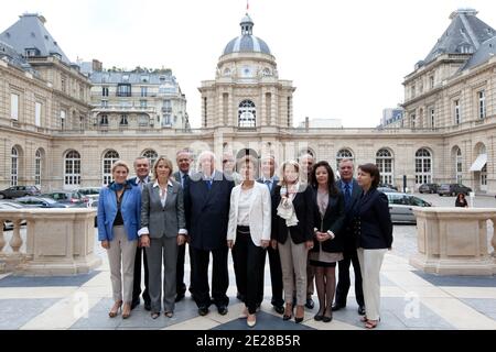 Il ministro francese dello sport Chantal Jouanno si presenta con il senatore e sindaco di Marsiglia, Jean-Claude Gaudin, senatore di Parigi, Catherine Dumas, Claude Annick Tissot, Philippe Dominati, Daniel-Georges Courtois, Celine Boulay-Esperonnier, Herve Benessiano, Delphine Burli, Patrick Tremege, Marie-Claire Daveu, Senato e Roger d Aboville, alle elezioni di Parigi, Roger d'Aboville, Roger Francia il 08 settembre 2011. Foto di Stephane Lemouton/ABACAPRESS.COM Foto Stock