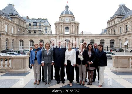 Il ministro francese dello sport Chantal Jouanno si presenta con il senatore e sindaco di Marsiglia, Jean-Claude Gaudin, senatore di Parigi, Catherine Dumas, Claude Annick Tissot, Philippe Dominati, Daniel-Georges Courtois, Celine Boulay-Esperonnier, Herve Benessiano, Delphine Burli, Patrick Tremege, Marie-Claire Daveu, Senato e Roger d Aboville, alle elezioni di Parigi, Roger d'Aboville, Roger Francia il 08 settembre 2011. Foto di Stephane Lemouton/ABACAPRESS.COM Foto Stock