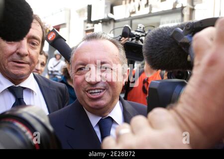 Jean-Noel Guerini, Senateur et President du Conseil General des Bouches du Rhone arrivo al Palais de Justice de Marseille le 8 Settembre 2011 ou il est convoque par les magistrats Charles Duchaine et Pierre Philippon. Jean-Noel Guerini est attendu en vue d'une possible mise en examen par les juges en charge du dossier sur des marches publics presumes frauduleux impliquant son frere Alexandre Guerini. Foto DI Patrice Coppee/ABACAPRESS.COM Foto Stock