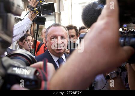 Jean-Noel Guerini, Senateur et President du Conseil General des Bouches du Rhone arrivo al Palais de Justice de Marseille le 8 Settembre 2011 ou il est convoque par les magistrats Charles Duchaine et Pierre Philippon. Jean-Noel Guerini est attendu en vue d'une possible mise en examen par les juges en charge du dossier sur des marches publics presumes frauduleux impliquant son frere Alexandre Guerini. Foto di Patrice Coppee/ABACAPRESS.COM Foto Stock