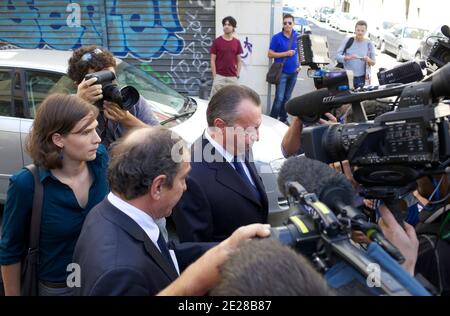 Jean-Noel Guerini, Senateur et President du Conseil General des Bouches du Rhone arrivo al Palais de Justice de Marseille le 8 Settembre 2011 ou il est convoque par les magistrats Charles Duchaine et Pierre Philippon. Jean-Noel Guerini est attendu en vue d'une possible mise en examen par les juges en charge du dossier sur des marches publics presumes frauduleux impliquant son frere Alexandre Guerini. Foto di Patrice Coppee/ABACAPRESS.COM Foto Stock