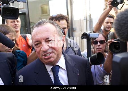 Jean-Noel Guerini, Senateur et President du Conseil General des Bouches du Rhone arrivo al Palais de Justice de Marseille le 8 Settembre 2011 ou il est convoque par les magistrats Charles Duchaine et Pierre Philippon. Jean-Noel Guerini est attendu en vue d'une possible mise en examen par les juges en charge du dossier sur des marches publics presumes frauduleux impliquant son frere Alexandre Guerini. Foto di Patrice Coppee/ABACAPRESS.COM Foto Stock