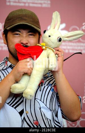 Il regista giapponese Takashi Shimizu partecipa alla Photocall 'The Rabbit Horror 3D (Tormented)' durante il 68° Festival Internazionale del Cinema di Venezia a Palazzo del Casino, l'8 settembre 2011 a Venezia, Italia. Foto di Aurore Marechal/ABACAPRESS.COM Foto Stock