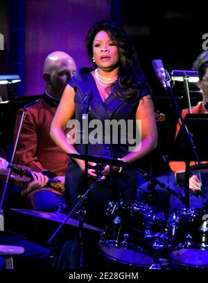 Denyce Graves si esibisce presso il Concerto "a Call to Compassion" della Washington National Cathedral per commemorare il decimo anniversario degli attacchi terroristici di Washington, DC, USA, il 11 settembre 2011. Foto di Ron Sachs/ABACAPRESS.COM Foto Stock