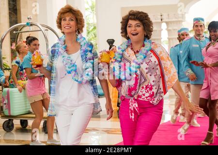 DATA DI USCITA: 12 febbraio 2021 TITOLO: Barb and Star Go to Vista del Mar REGISTA: Josh Greenbaum CASA DI PRODUZIONE: Lionsgate TRAMA: Un paio di migliori amici si trovano in più le loro teste. STARRING: KRISTEN WIIG come stella, ANNIE MUMOLO come Barb. (Immagine di credito: © Lionsgate/immagini di intrattenimento) Foto Stock