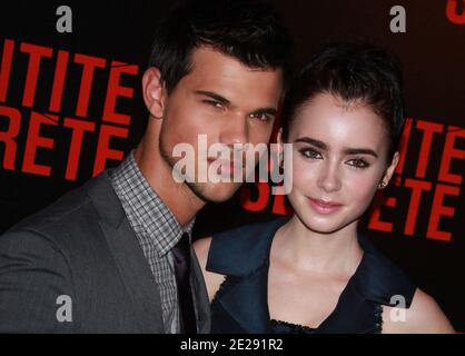 Taylor Lautner e Lily Collins in occasione di una prima francese di "Identite secrete" (Abduction) tenutasi a Gaumont Marignan a Parigi, Francia, il 27 settembre 2011. Foto di Denis Guignebourg/ABACAPRESS.COM Foto Stock