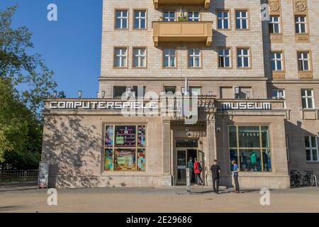 Computerspielemuseum, Karl-Marx-Allee, Friedrichshain di Berlino, Deutschland Foto Stock