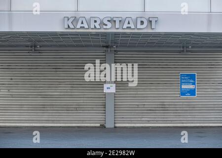 Berlino a Zeiten der Corona-Krise, 25.03.2020. Hier: Karstadt am Kurfürstendamm hat geschlossen, Charlottenburg, Berlino, Germania Foto Stock