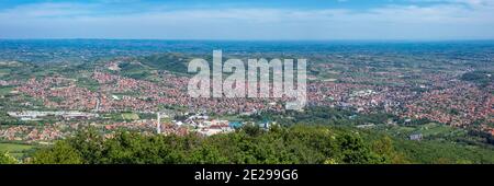 Vista panoramica di Arandjelovac, Sumadija, Città nella Serbia centrale Foto Stock