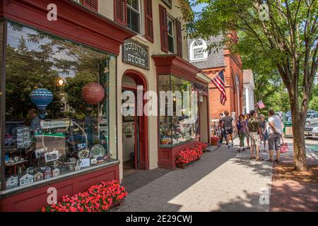 Negozi lungo Main Street a Stockbridge, Massachusetts Foto Stock