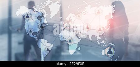 Global Outsourcing Resources Business Internet Technology Concept on city people sfondo Foto Stock