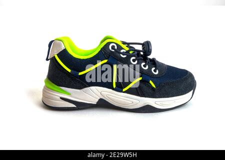 Paio di sneaker sportive blu scuro per bambini ragazzo Foto Stock