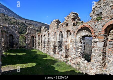 Mystras, la più famosa città-castello bizantino in Grecia, nella regione di Lakonia, Peloponneso, Grecia, Europa. Foto Stock